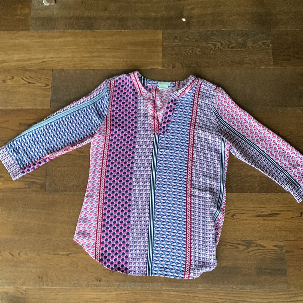 Van Huesen Pretty geometric blouse size small